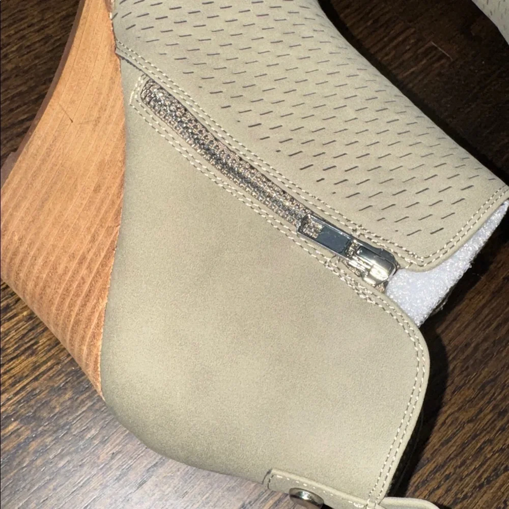 🔵 DV By Dolce Vita Guston Olive Bootie Size 7.5 Leather Wrap Wedge Heel New